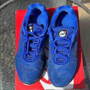 Nike Blue Sneakers with Mesh Upper and Cushioning
